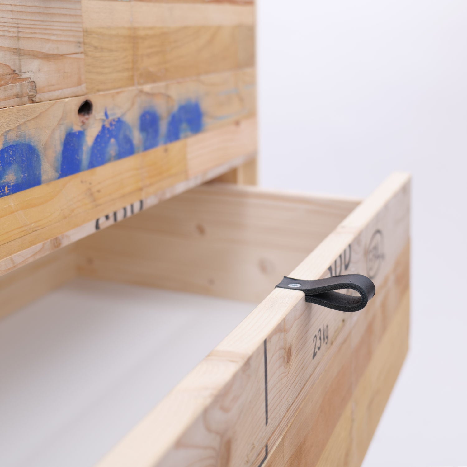 Altholz-Schubladenschrank-Kommode-Schreinerei-Basel