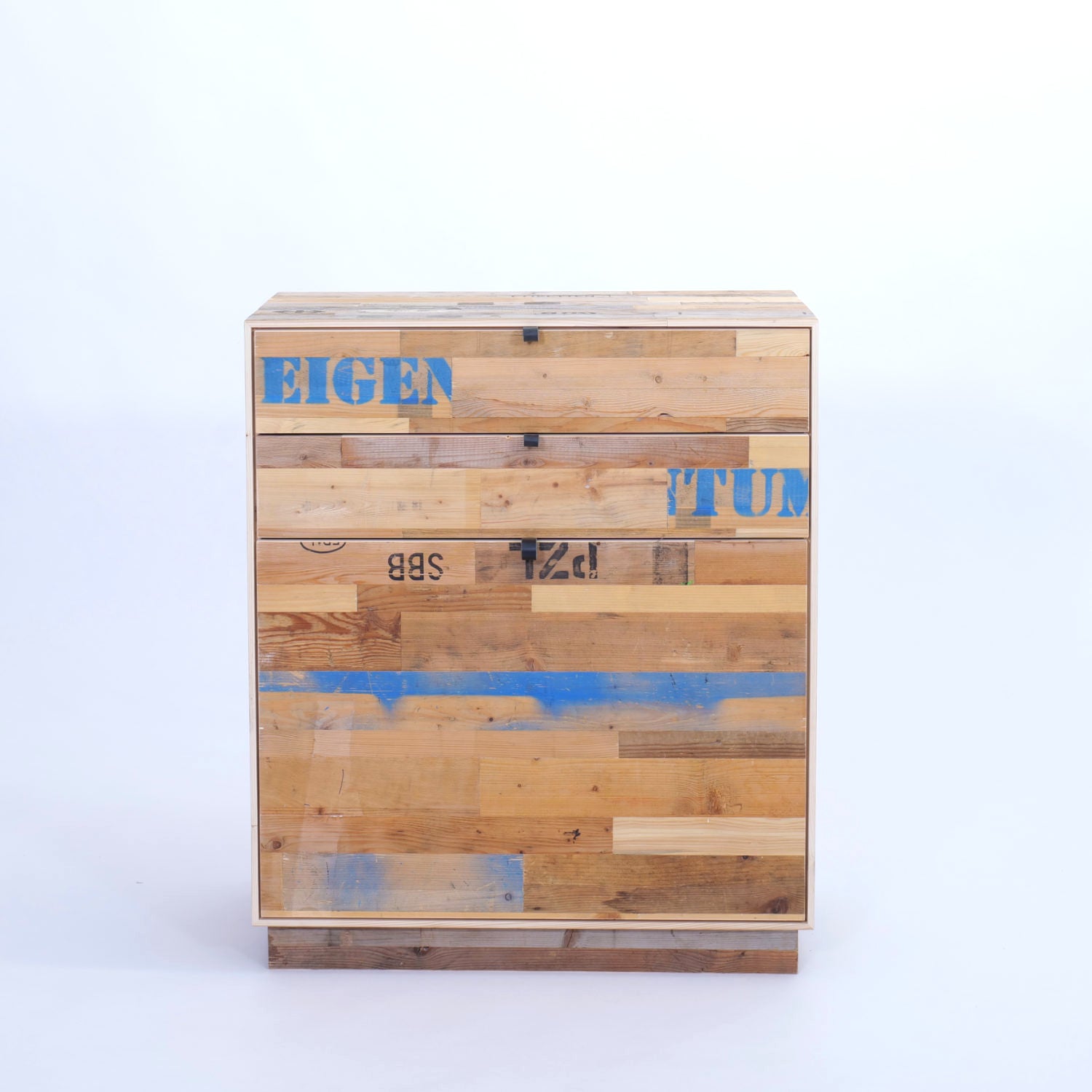 Recyclingstation-Schubladenkorpus-Schreinerei Kambiumkyburz bei Basel