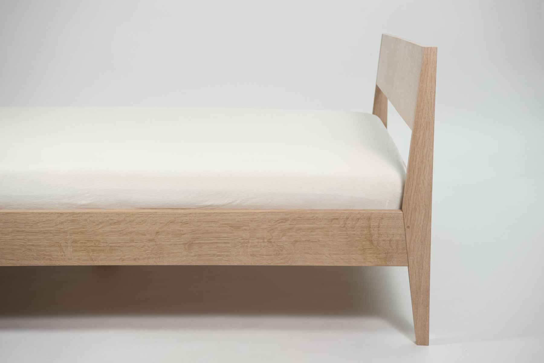 Holzmöbel vom Schreiner: Bett aus Eiche