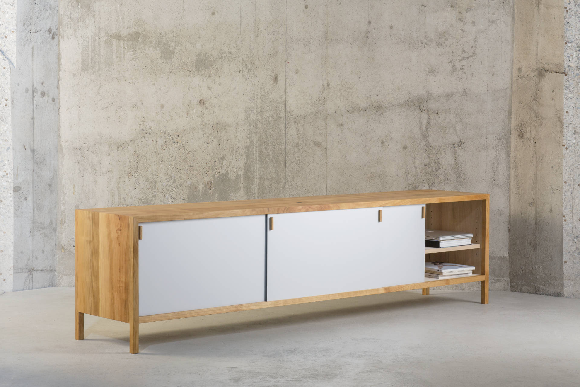 Sideboard aus Kirschbaumholz nach Mass hergestellt in der Schreinerei Kambium-Kyburz