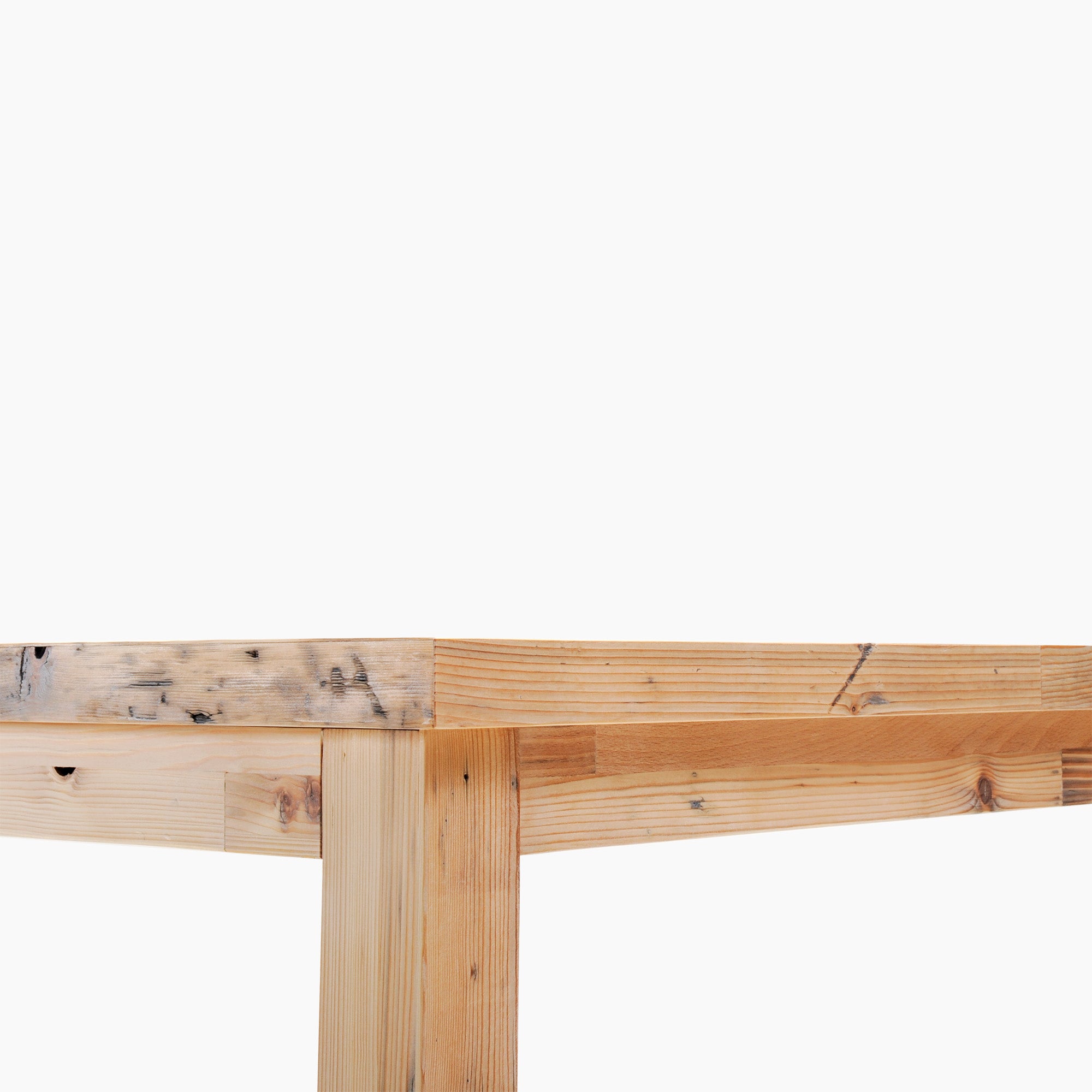 Tisch Transverse in Handarbeit gefertigt
