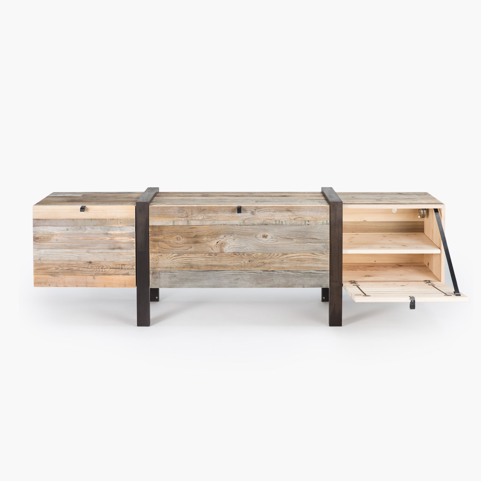 Sideboard Cargo in Handarbeit gefertigt