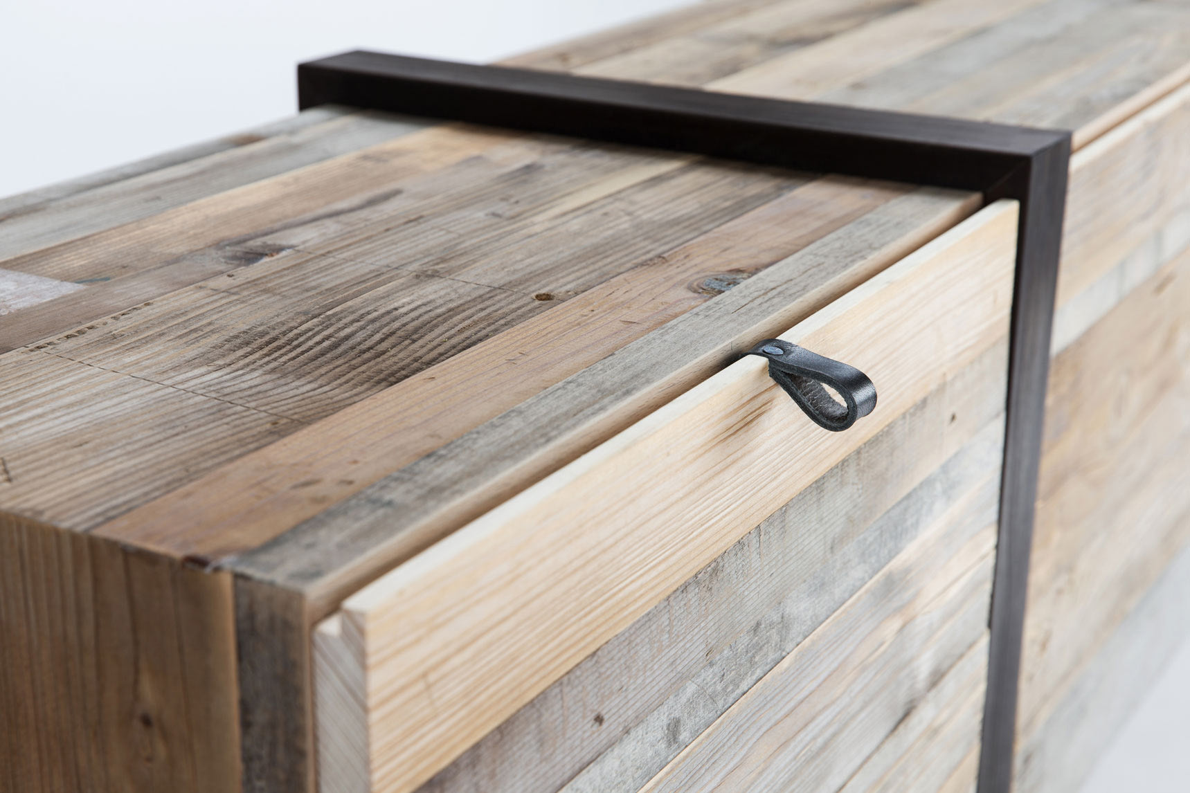 Sideboard Cargo in Handarbeit gefertigt