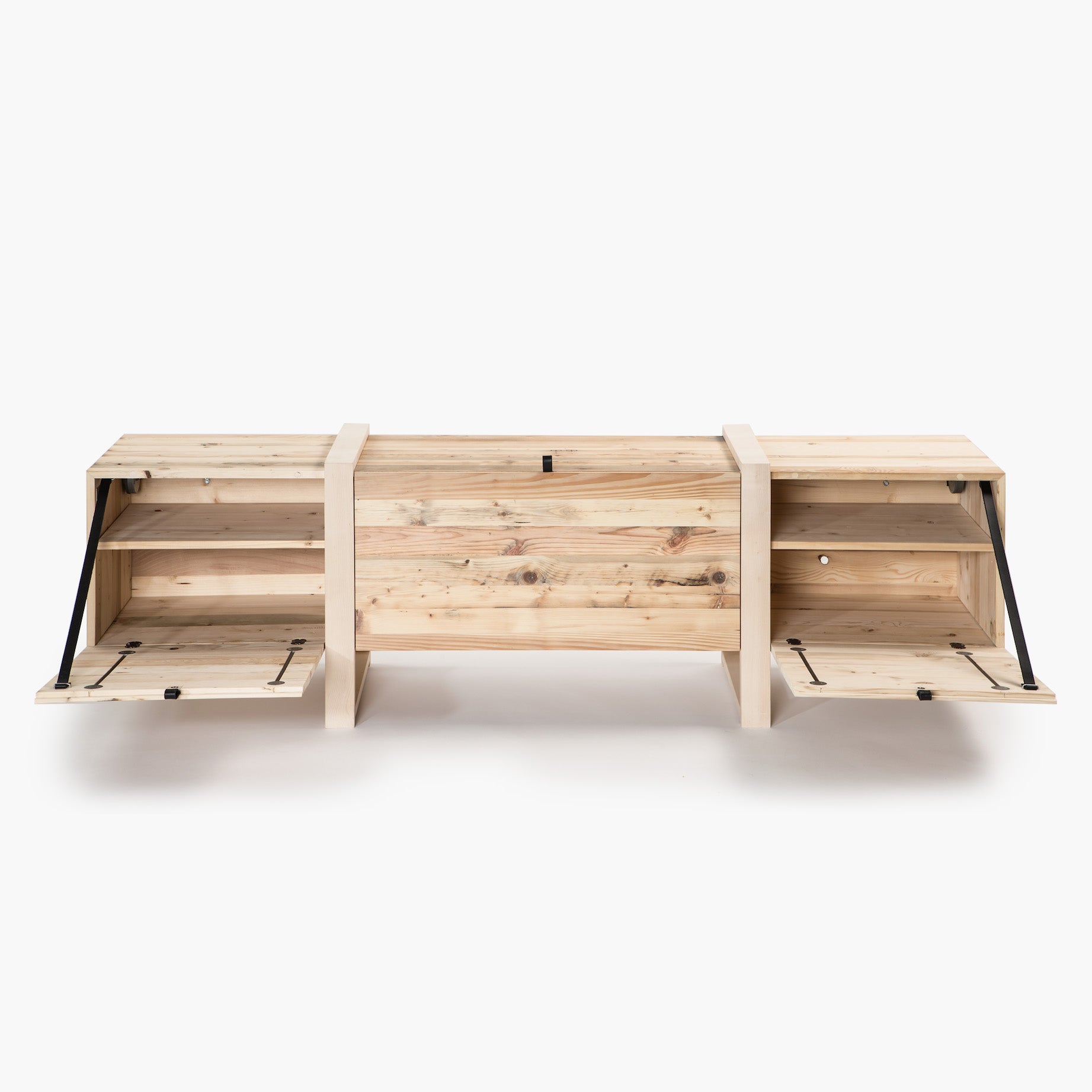 Sideboard Cargo in Handarbeit gefertigt