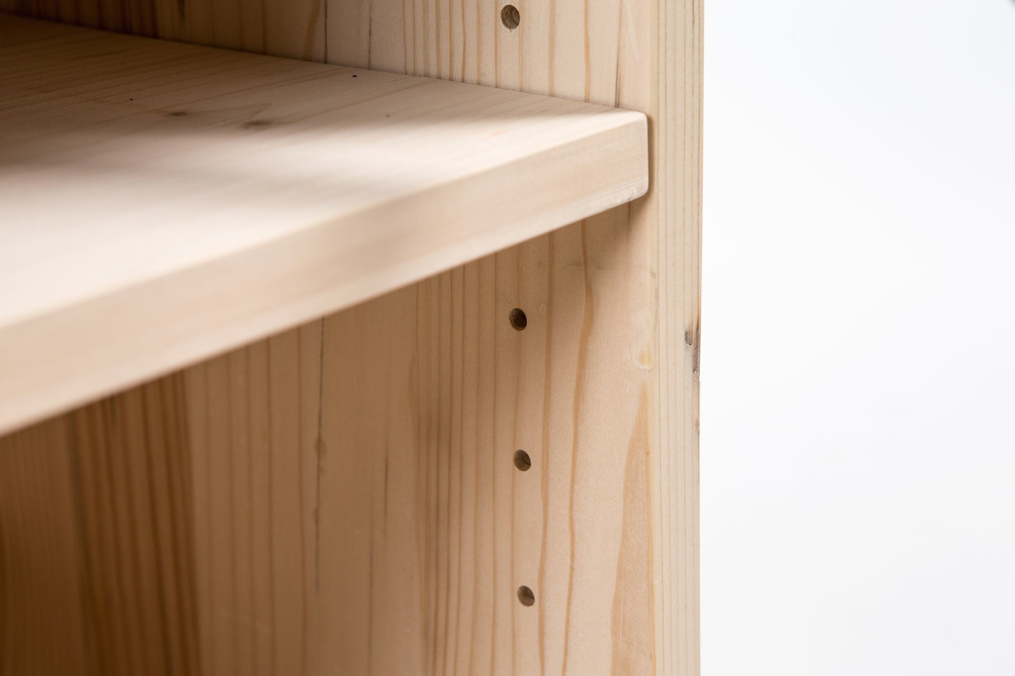 Sideboard Transport in Handarbeit gefertigt