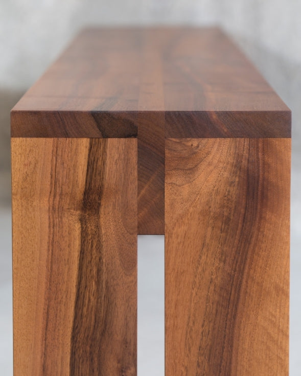 Massivholz-Sitzbank Bosco in Handarbeit gefertigt