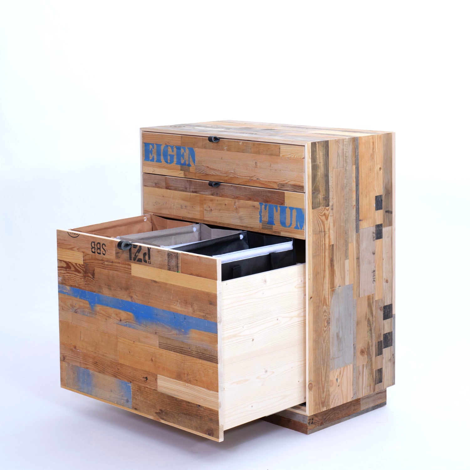 Recyclingstation-Schubladenkorpus-Schreinerei Kambiumkyburz bei Basel