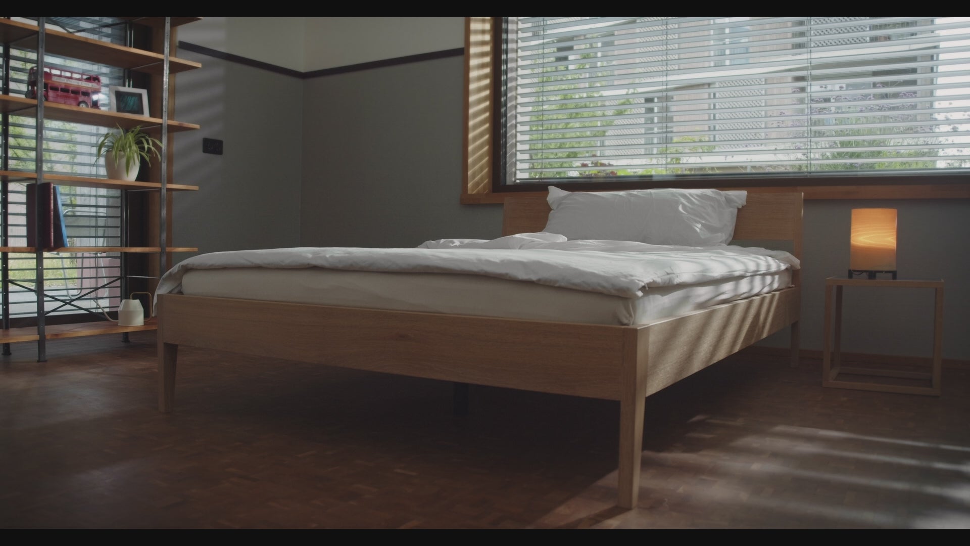 Designer Holzbett aus Eiche