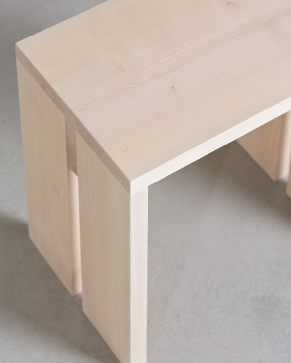 Hocker aus Massivholz Design aus Basel Swissmade