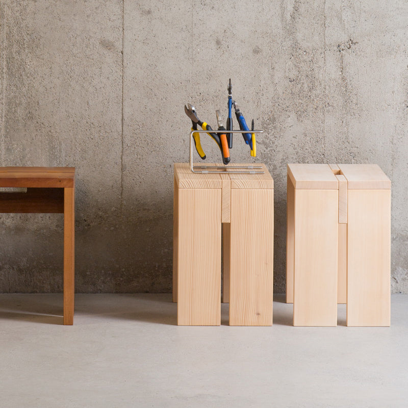 Hocker aus Massivholz Design aus Basel Swissmade