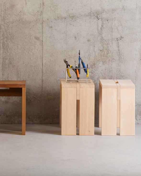 Hocker aus Massivholz Design aus Basel Swissmade