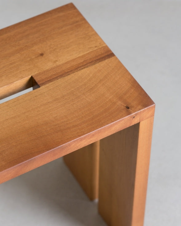 Hocker aus Massivholz Design aus Basel Swissmade